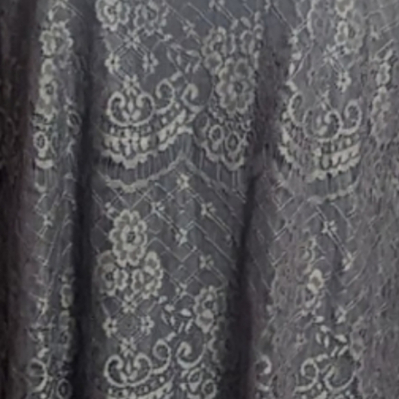 Sleeveless lace top - Picture 3 of 8